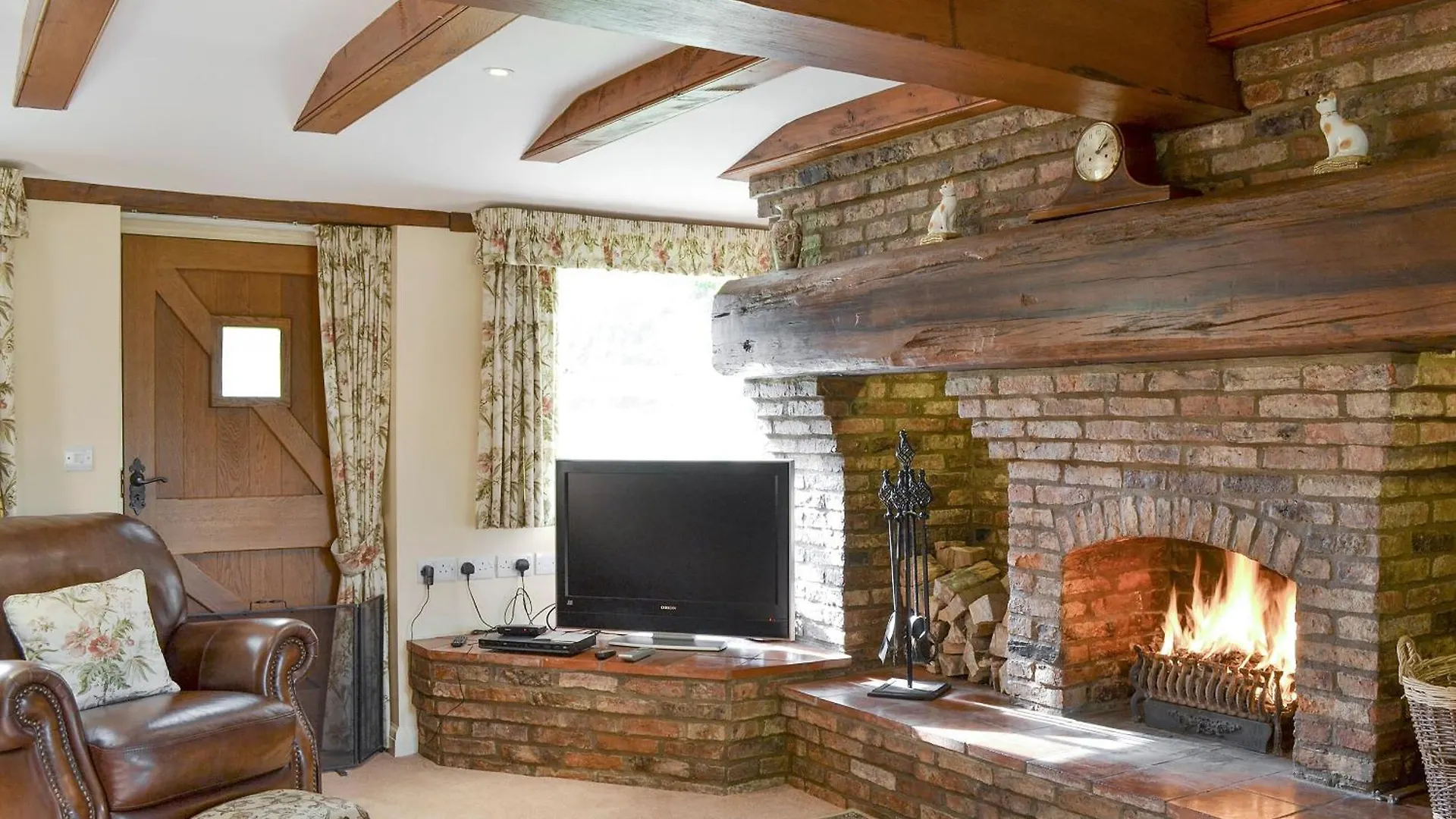 Walled Garden Lodge Ryehill بيت للعطل