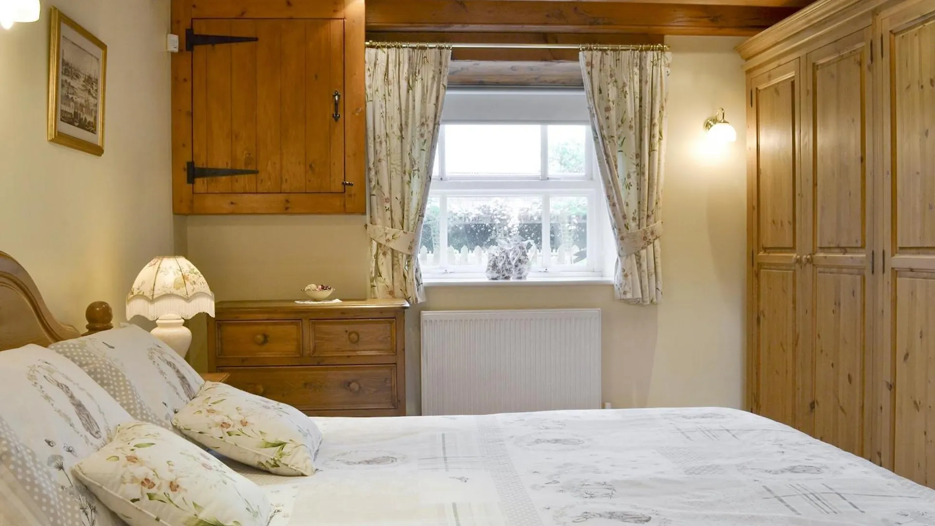 بيت للعطل Walled Garden Lodge Ryehill