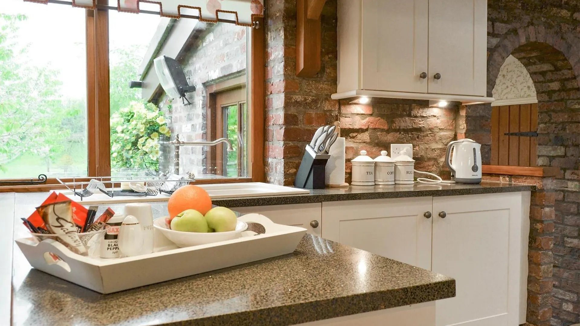 Walled Garden Lodge Ryehill بيت للعطل