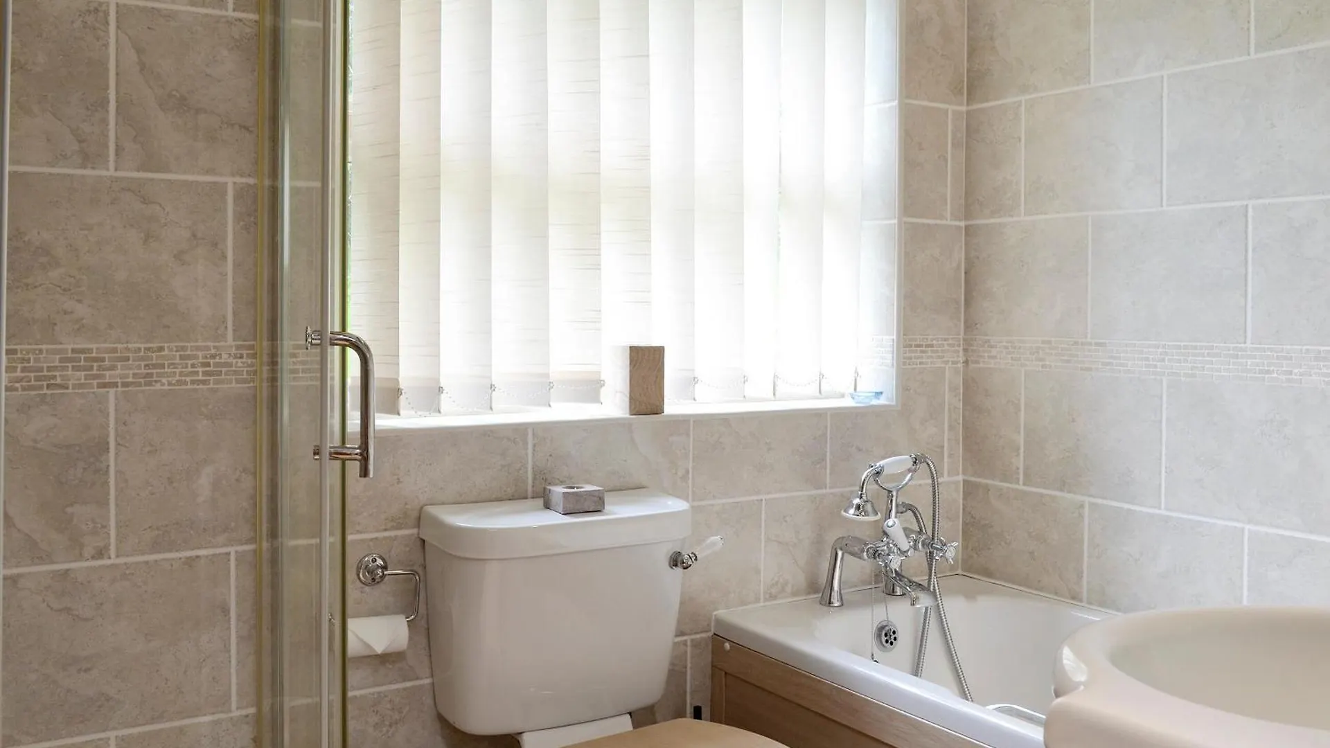 بيت للعطل Walled Garden Lodge Ryehill