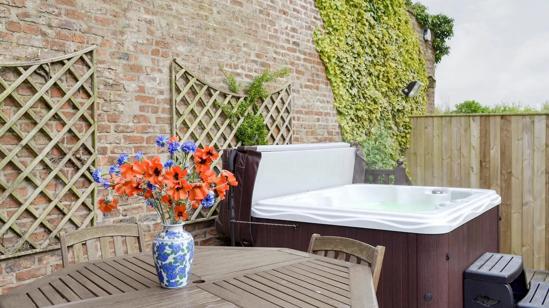 Walled Garden Lodge Ryehill